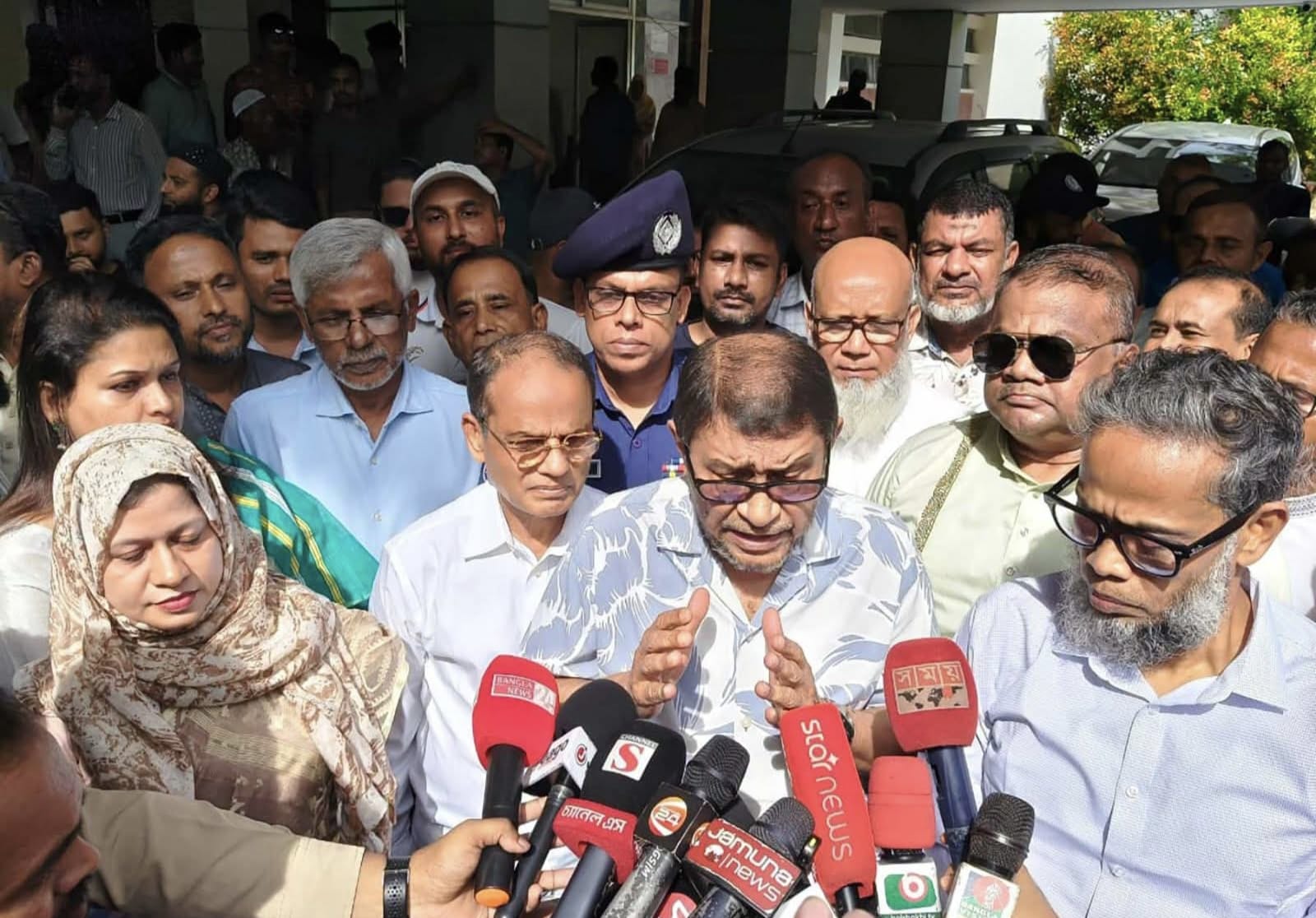 জনবান্ধব প্রশাসন গড়ে তুলতে স্বচ্ছতা ও জবাবদিহিতা নিশ্চিতের নির্দেশ স্বাস্থ্যমন্ত্রীর