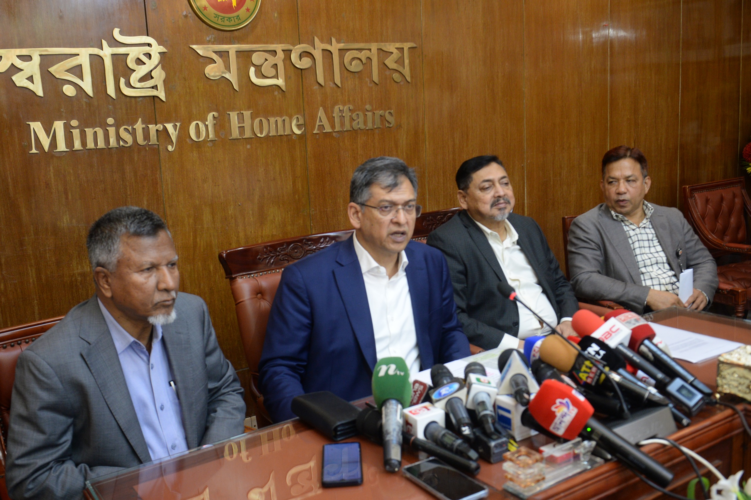 ৪৯তম বিসিএসে বাদ পড়া প্রার্থীদের প্রজ্ঞাপন আগামী সোমবার, রাজনৈতিক পরিচয়ে কারো প্রতি বৈষম্য করা হবে না : স্বরাষ্ট্রমন্ত্রী