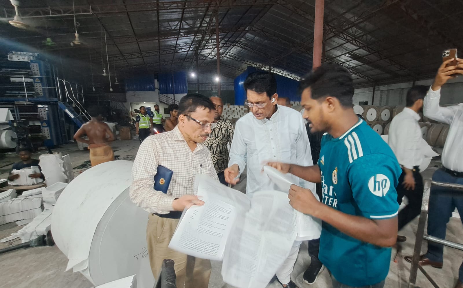 কুমিল্লার দাউদকান্দিতে অবস্থিত ‘ফরাজী প্রেস এন্ড পাবলিকেশন্স’ পরিদর্শন করেন : মন্ত্রী ড. আ ন ম এহছানুল মিলন
