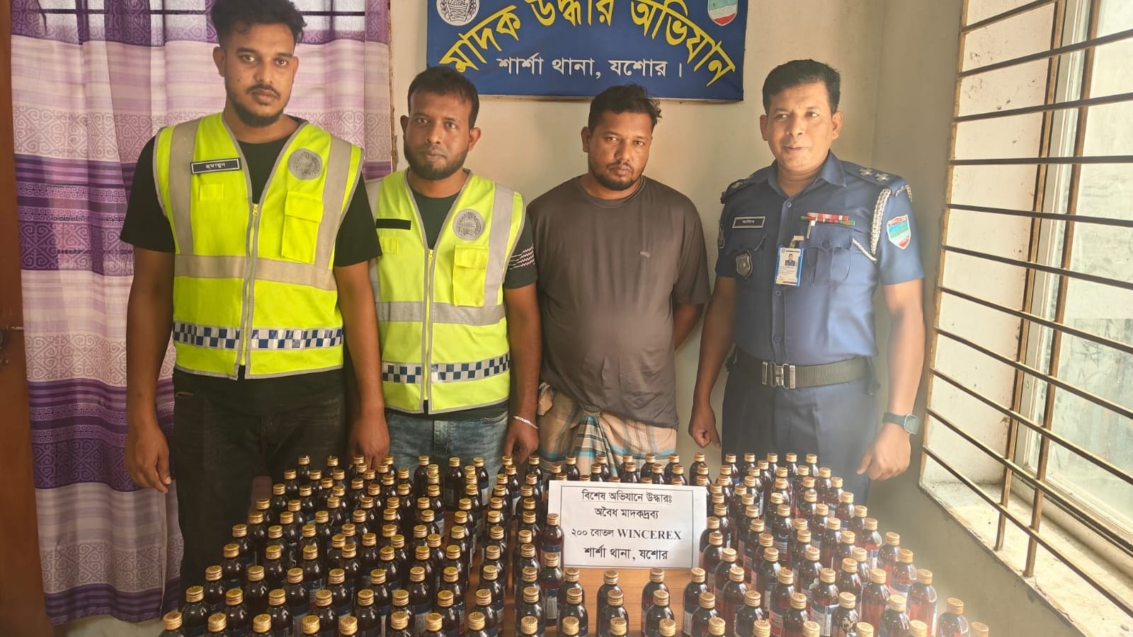 শার্শায় থানা পুলিশের বিশেষ অভিযানে ইয়াবা, গাঁজা ও উইনসেরেক্স সিরাপসহদুই জন গ্রেফতার , ইজিবাইক জব্দ