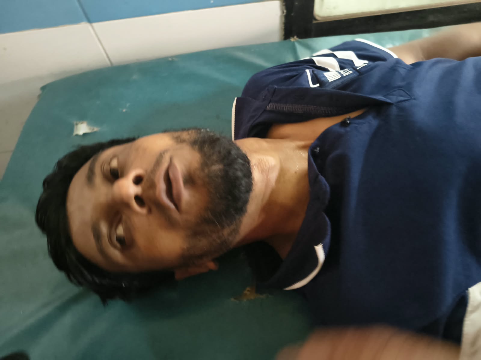 খুলনায় দুর্বৃত্তদের গুলিতে যুবক আহত, হাসপাতালে চিকিৎসাধীন