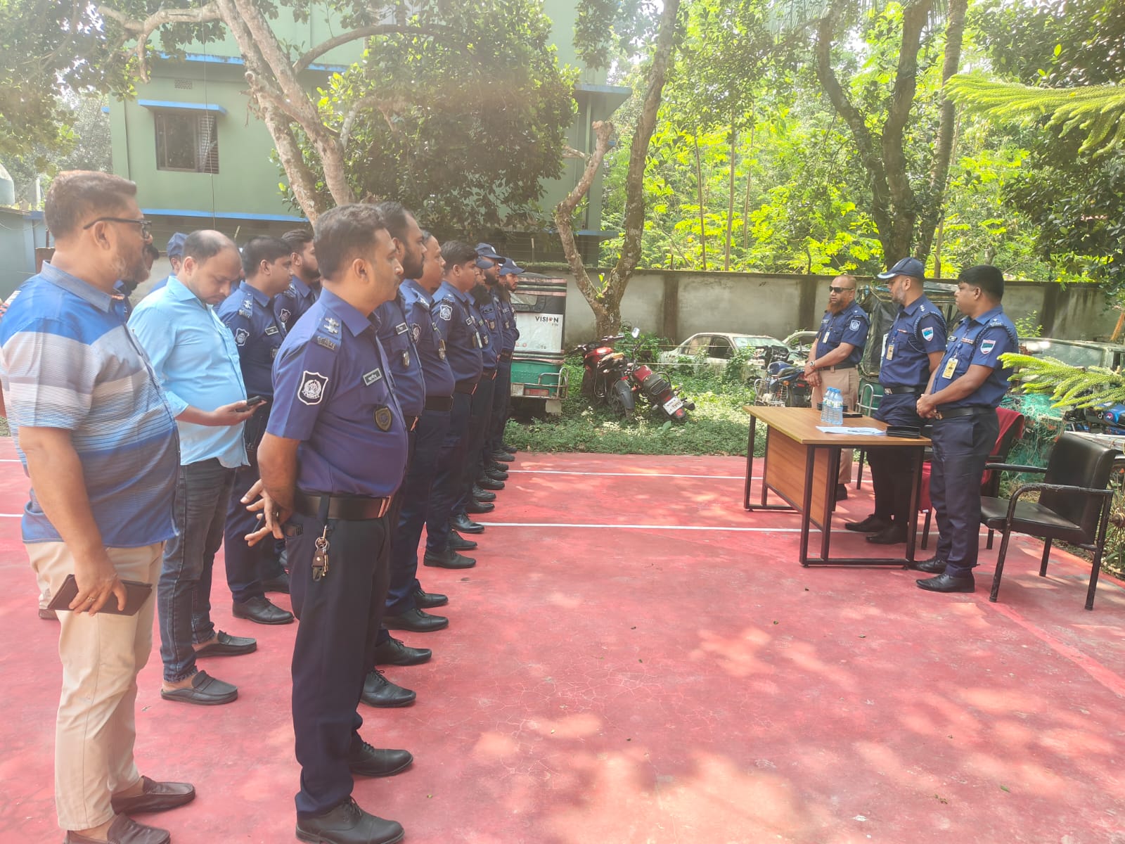 শার্শা ও বেনাপোল পোর্ট থানা পুলিশের যৌথ ব্রিফিং : দুর্গাপূজায় নিশ্ছিদ্র নিরাপত্তা: গুজবে কঠোর ব্যবস্থা, সীমান্তে বাড়তি নজরদারি