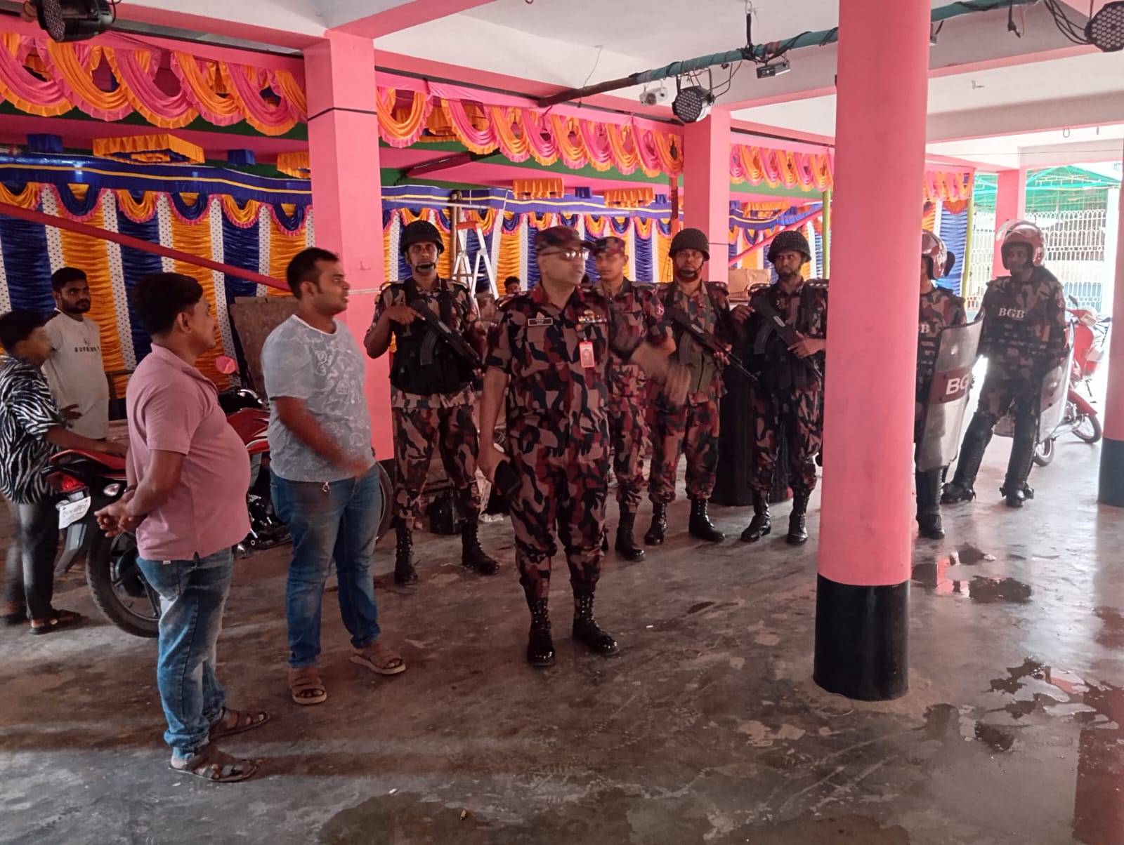 শারদীয় দুর্গাপূজায় যশোর সীমান্ত ও শহরে বিজিবির কড়া নিরাপত্তা : মোতায়েন ২০০০ সদস্য