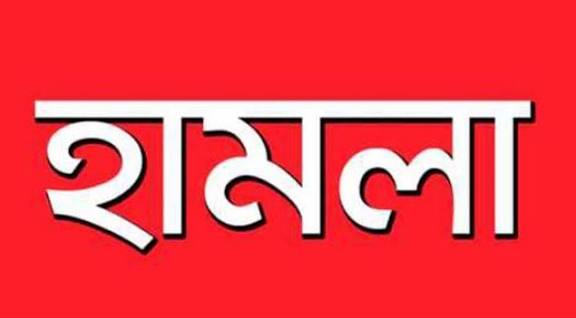 গোপালগঞ্জে মেয়ের শ্বশুরবাড়িতে হামলার অভিযোগ, আলোচনায় কথিত বিএনপি নেতা ফুল মিয়া, পারিবারিক কলহের জেরে মনির মোল্লার বাড়িতে হামলার অভিযোগ; বৃদ্ধা অসুস্থ, নিরাপত্তাহীনতায় পরিবারের নারীরা