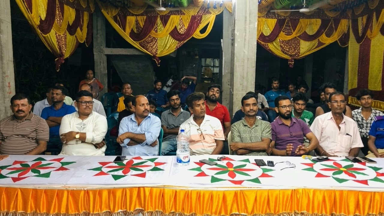 গোপালগঞ্জের সাতপাড়ে শারদীয় দুর্গাপূজার বিজয়া দশমী উপলক্ষ্যে ঐতিহ্যবাহী মেলা ও নৌকা বাইচ অনুষ্ঠিত 