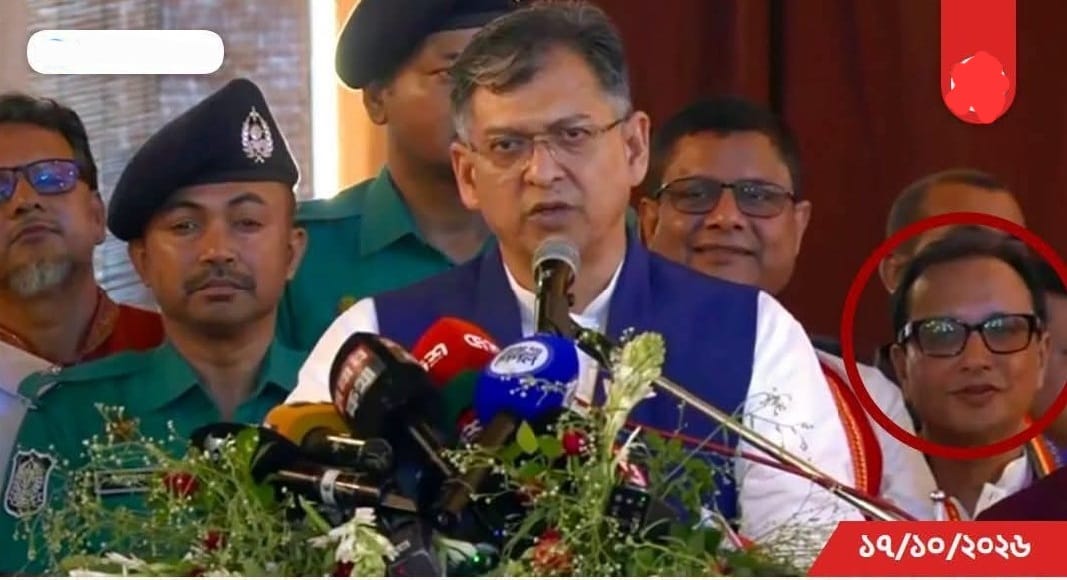 স্বরাষ্ট্রমন্ত্রীর নিরাপত্তা বেষ্টনীতে ফ্যাসিস্ট হাসিনার অর্থ জোগানদাতা দিলীপ আগরওয়ালার উপস্থিতি