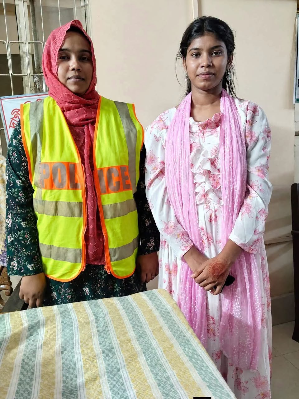 খুলনার ডুমুরিয়ায় ৯ পিস ইয়াবাসহ নারী আটক, লাগেজ থেকে মাদক উদ্ধার