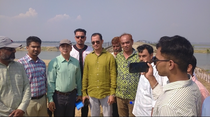 সুনামগঞ্জের মধ্যনগরে উন্নয়ন কাজে এমপি পরিদর্শন নিম্নমানের সামগ্রী কাজ বন্ধের নির্দেশ