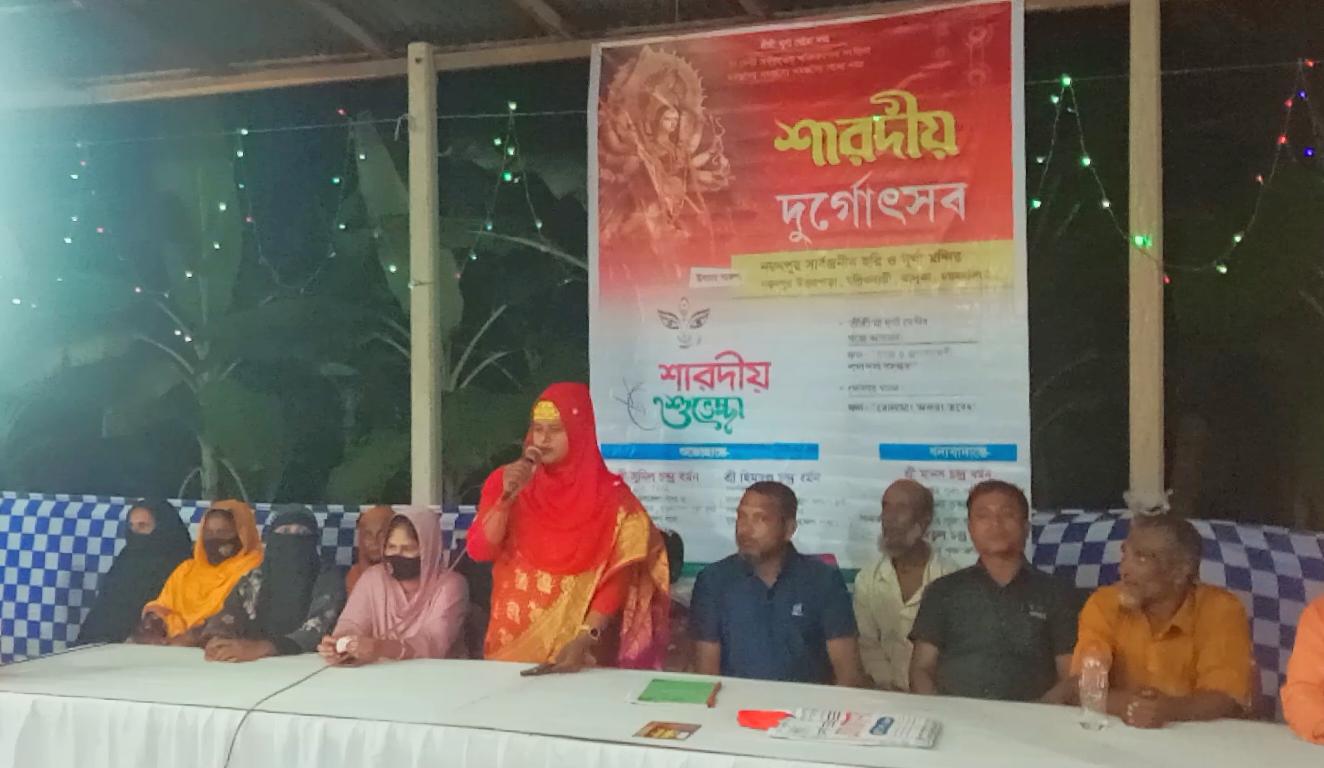 ভালুকায় শারদীয় দুর্গোৎসব : মণ্ডপ পরিদর্শন ও অনুদান দিলেন রিনি আক্তার