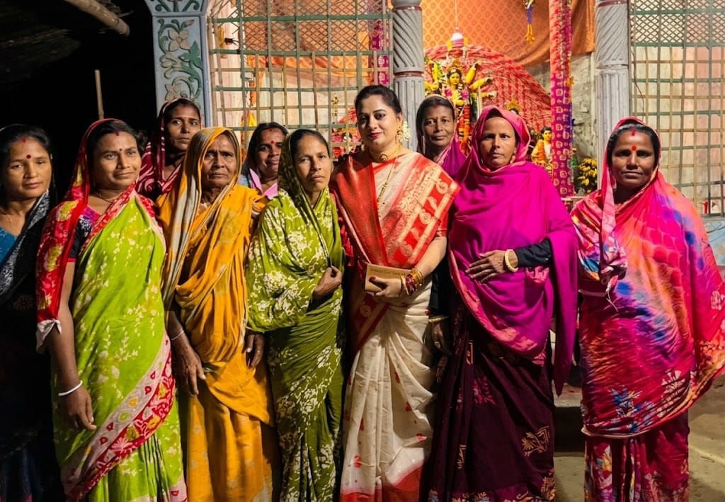 শারদীয় দুর্গাপূজা উপলক্ষে ১৬নং ননীক্ষীর ইউনিয়নের বিভিন্ন পূজামণ্ডপ পরিদর্শনে মিতা আহমেদ