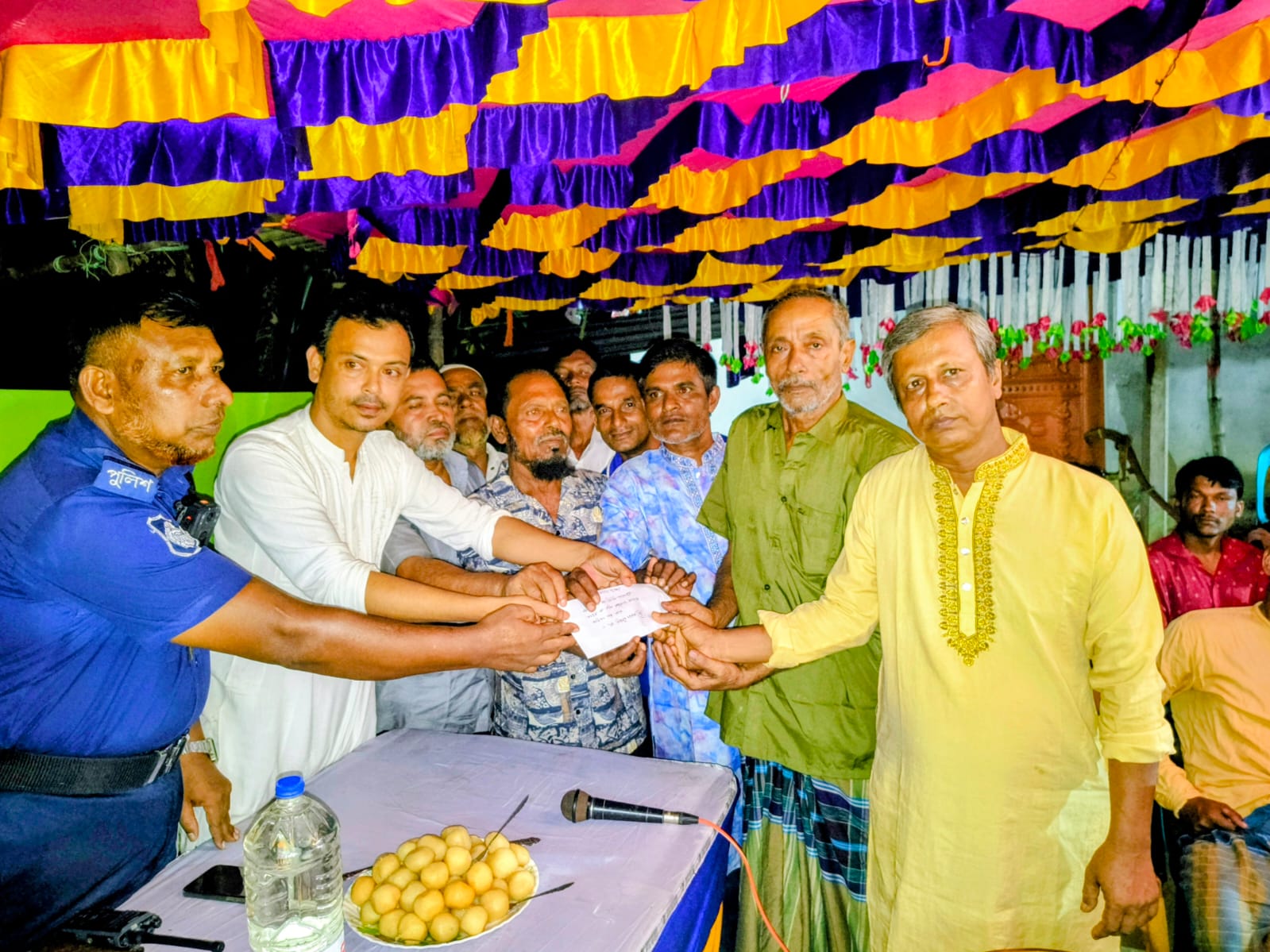 সুনামগঞ্জের মধ্যনগরে দুর্গাপূজার মণ্ডপ পরিদর্শনে মিজানুর রহমান মিনু