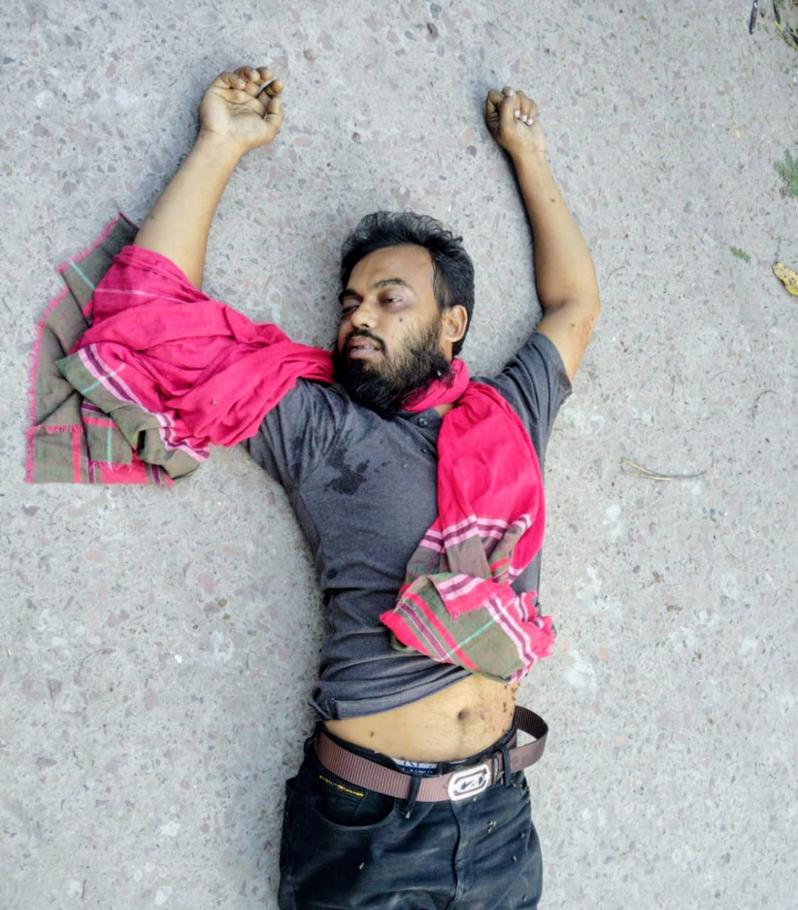 খুলনায় সড়কে পড়ে ছিল গুলিবিদ্ধ যুবকের মরদেহ, পাশে নম্বরপ্লেটহীন মোটরসাইকেল