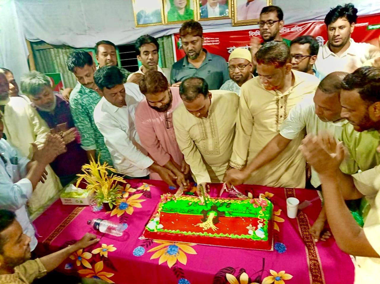 ফরিদপুরের চরভদ্রাসনে মাদকমুক্ত সমাজ গঠনে ভূমিকা রাখার প্রত্যয় যুবদলের ৪৮তম প্রতিষ্ঠা বার্ষিকীতে নেতাকর্মীরা