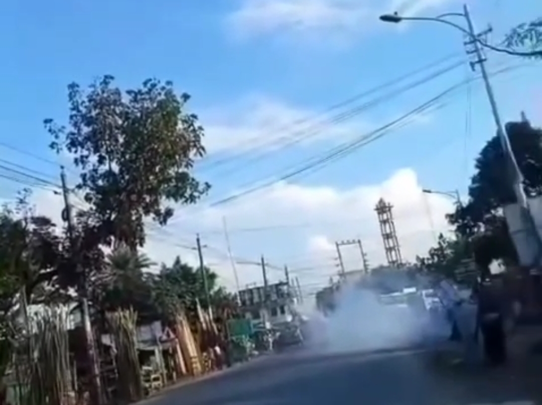খুলনায় ১১ দলীয় জোটের গাড়িবহরের সামনে পরপর দুই ককটেল বিস্ফোরণ : আতঙ্ক