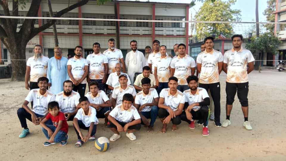 রাজশাহীর চারঘাটে ভলিবল খেলোয়াড়দের মাঝে জার্সি বিতরণ